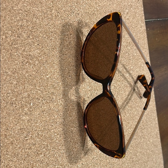 Cole Hann Tortoise Shell Cat Eye Polarized Sunglasses - Picture 2 of 3